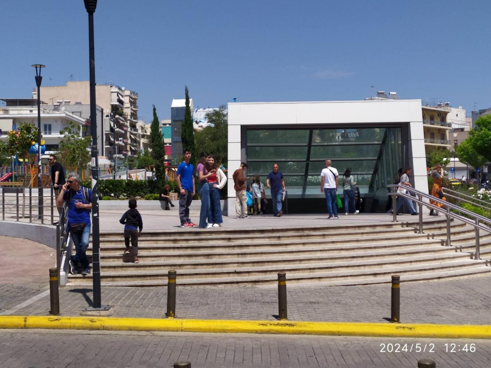 On The Metro Station Of Korydallos Pireus Exteriör bild