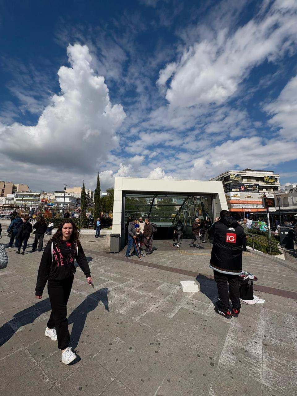 On The Metro Station Of Korydallos Pireus Exteriör bild